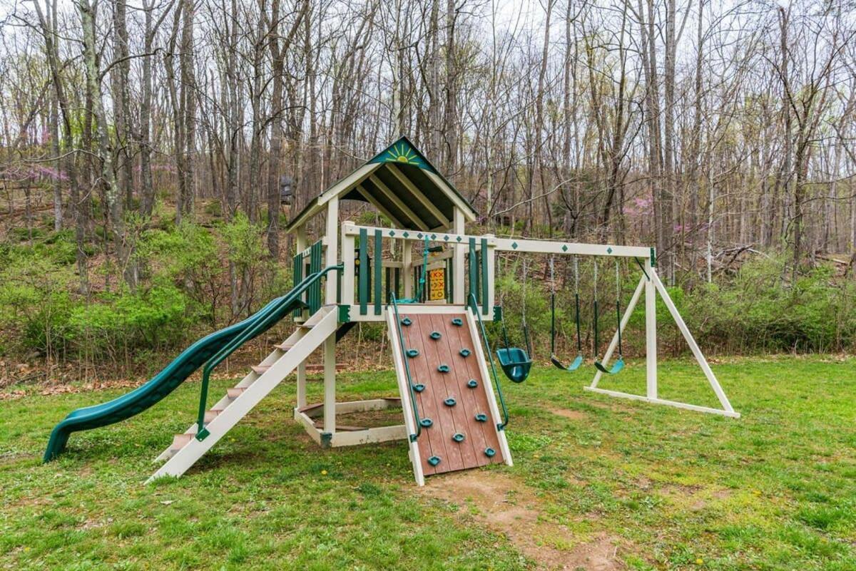 Chalet W Hot Tub, Large Deck, Grill, & Fast Wifi Berkeley Springs Exterior foto