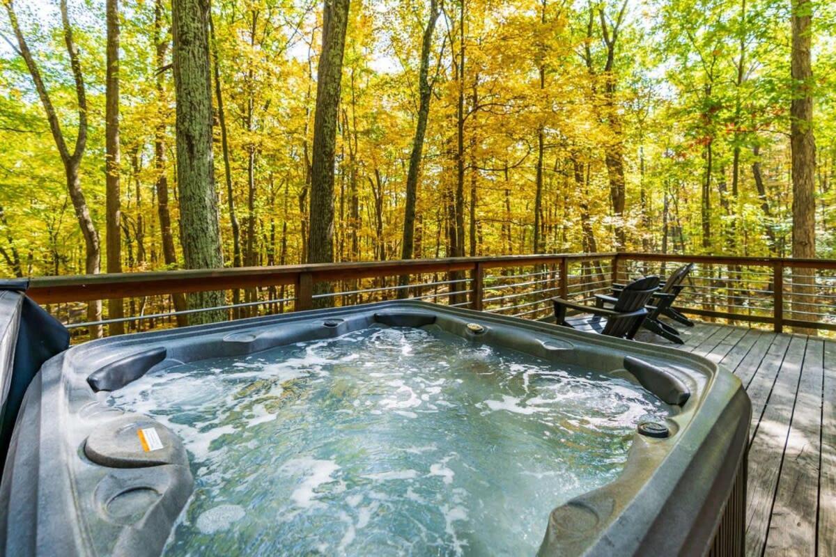 Chalet W Hot Tub, Large Deck, Grill, & Fast Wifi Berkeley Springs Exterior foto