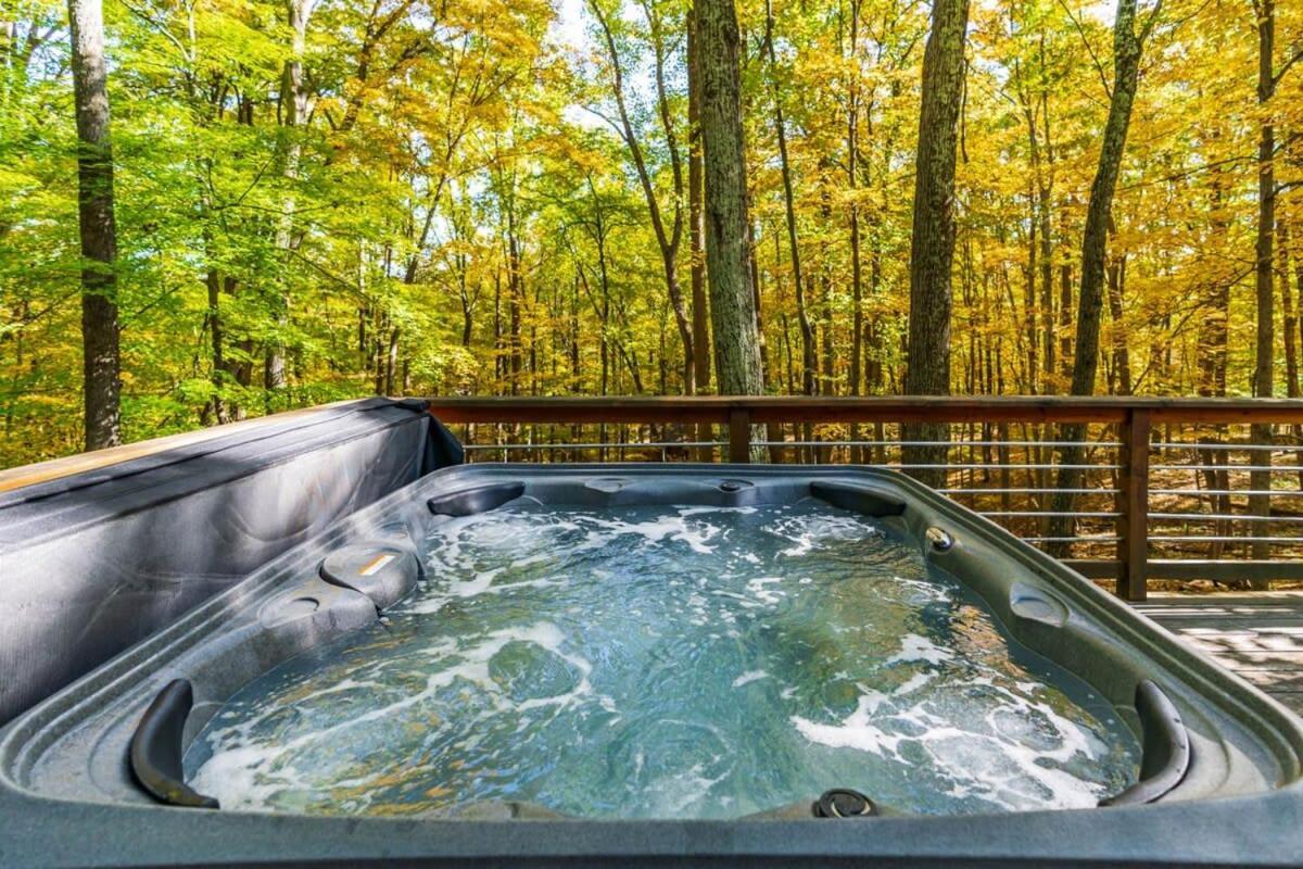 Chalet W Hot Tub, Large Deck, Grill, & Fast Wifi Berkeley Springs Exterior foto