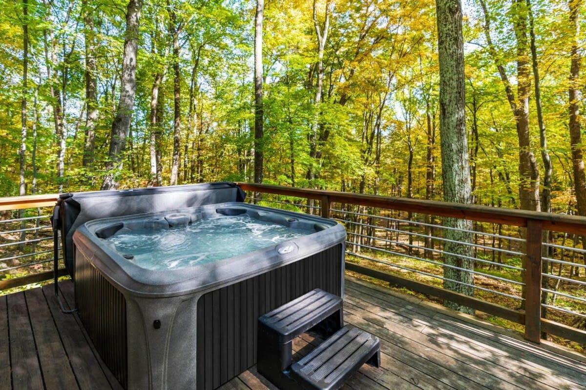 Chalet W Hot Tub, Large Deck, Grill, & Fast Wifi Berkeley Springs Exterior foto